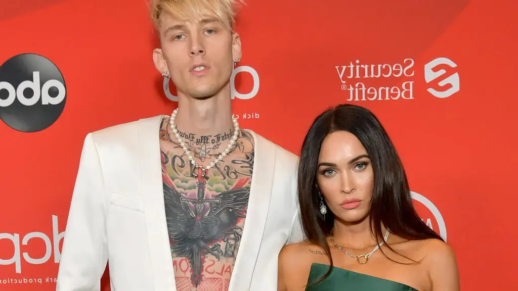 Machine Gun Kelly получает поддержку в своем путешествии по психическому здоровью