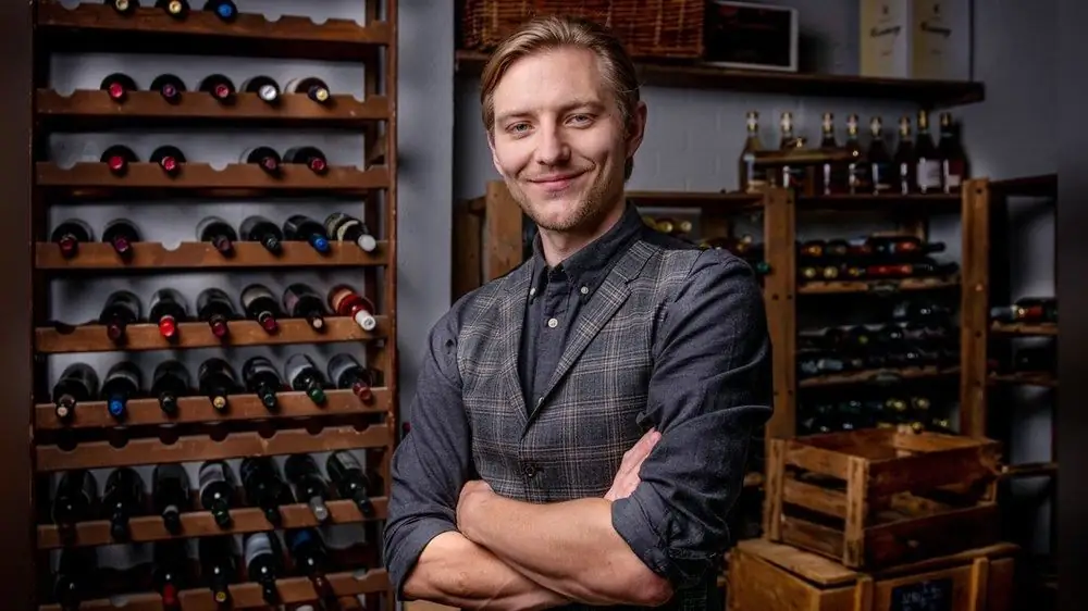 "Буря любви": Новый сомелье с трудным детством