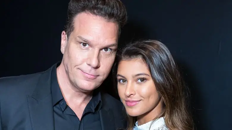 Дейн Кук и Келси Тейлор позируют