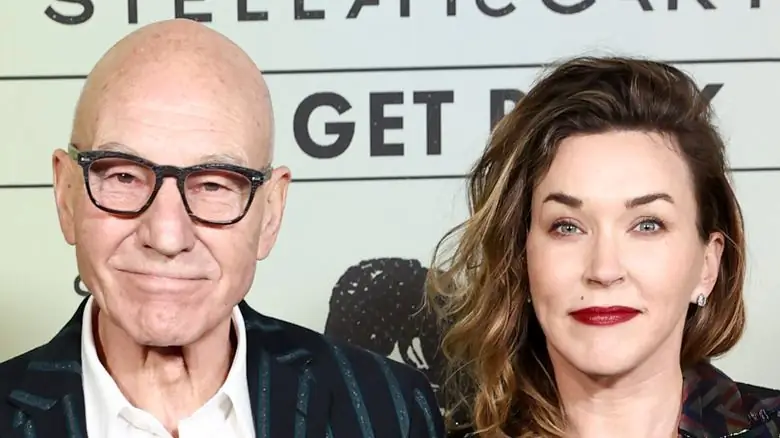 Сэр Патрик Стюарт и Санни Озелл позируют