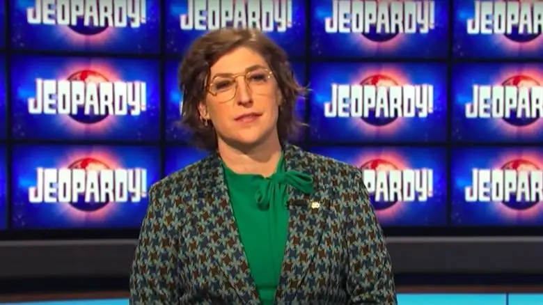 Майим Бялик на съемках Jeopardy!