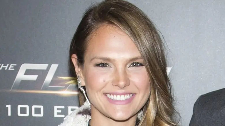 Кассандра Джин Уайтхед улыбается