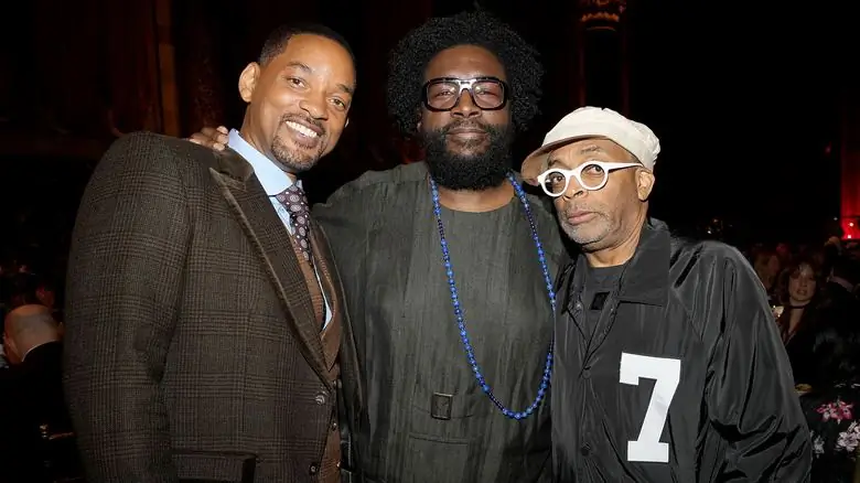 Уилл Смит, Questlove и Спайк Ли улыбаются Уилл Смит, Questlove и Спайк Ли улыбаются