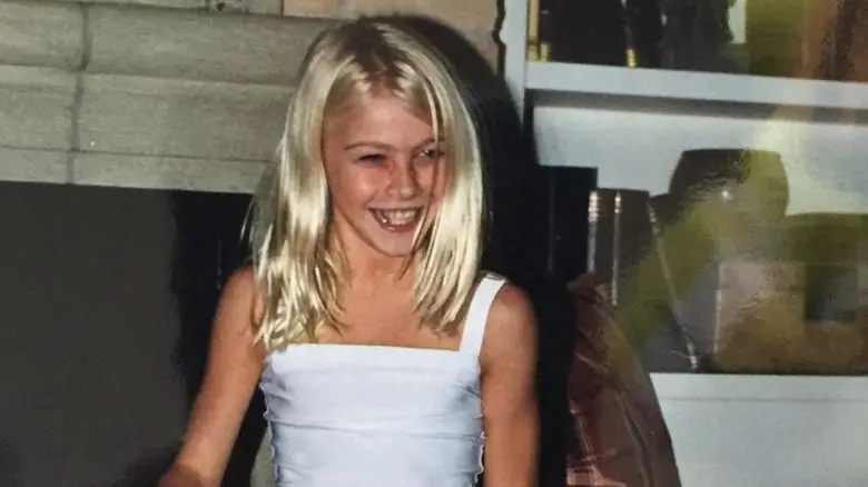 10-летняя Джулианна Хаф танцует дома
