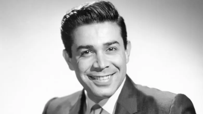 Джерри Вейл улыбается на фотосессии