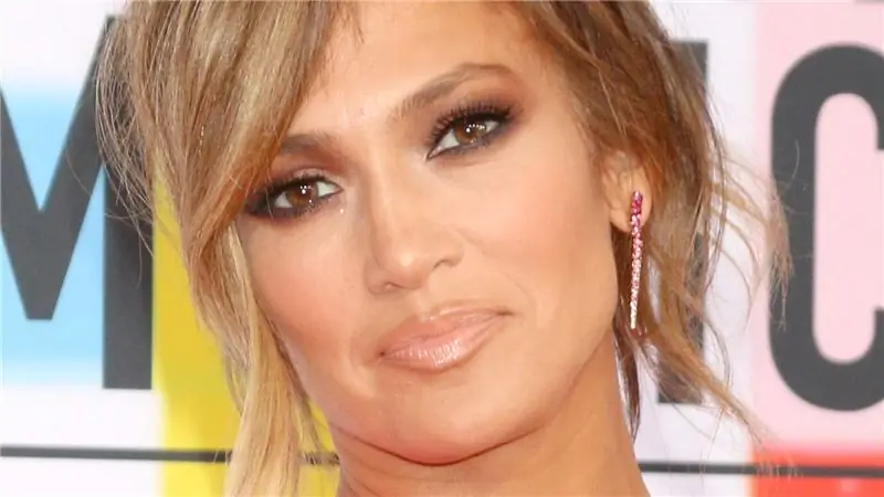 Знаменитости, которые всегда встречаются с определенным знаком зодиака