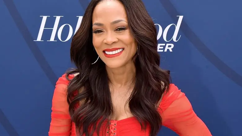 Робин Гивенс улыбается