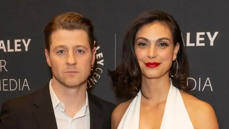 Морена Баккарин и Бен Маккензи на красной дорожке