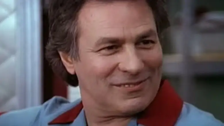 Джо Э. Тата на Беверли-Хиллз, 90210