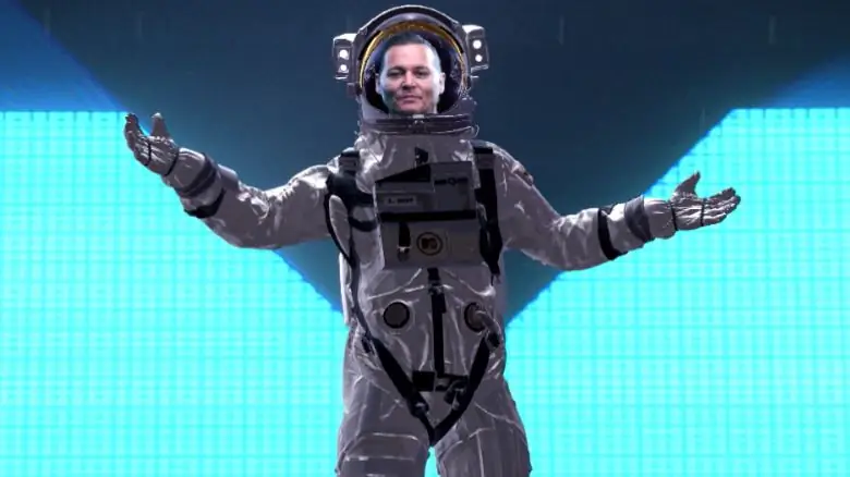 Вид на Джонни Деппа в скафандре во время MTV VMA 2022 года Вид на Джонни Деппа в скафандре во время MTV VMA 2022 года