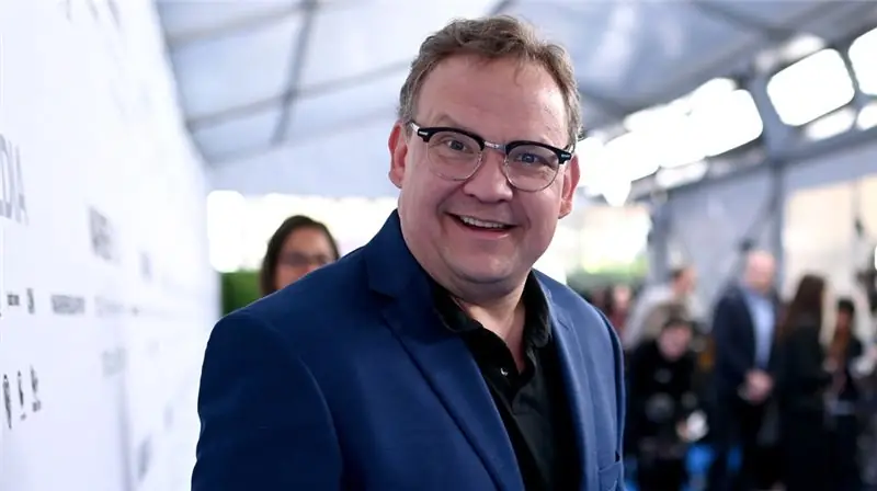 Энди Рихтер улыбается