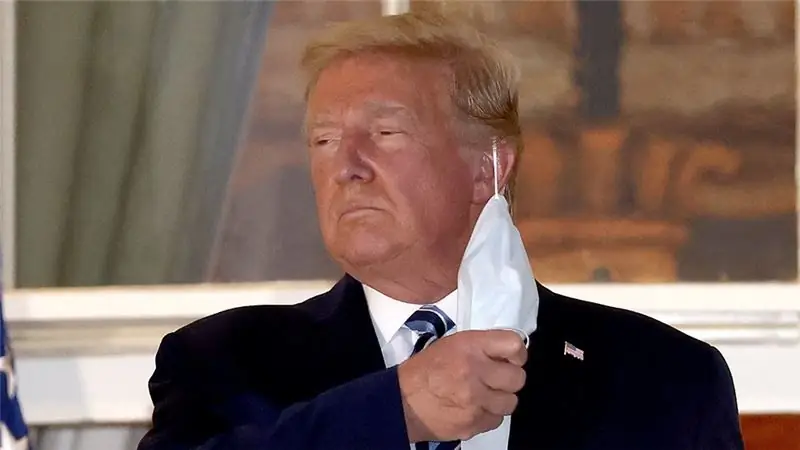 Дональд Трамп снимает маску Дональд Трамп снимает маску