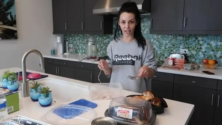 Шеана Шей готовит