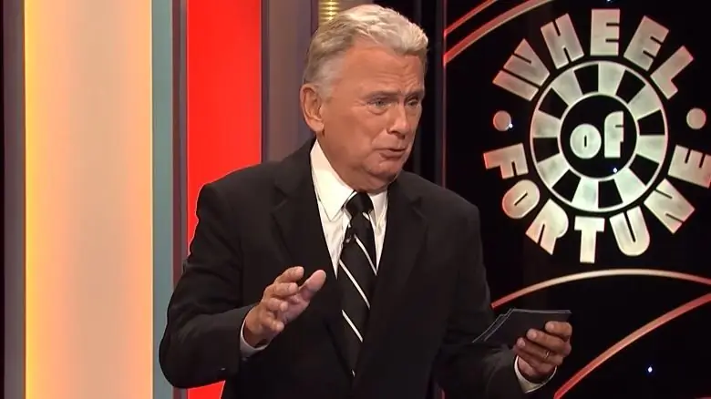 Пэт Саджак разговаривает с участником Wheel of Fortune Пэт Саджак разговаривает с участником Wheel of Fortune