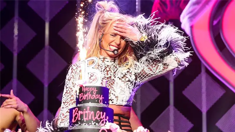 Бритни Спирс выступает на Jingle Ball 2016