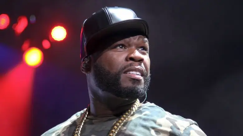 50 Cent смотрит вверх