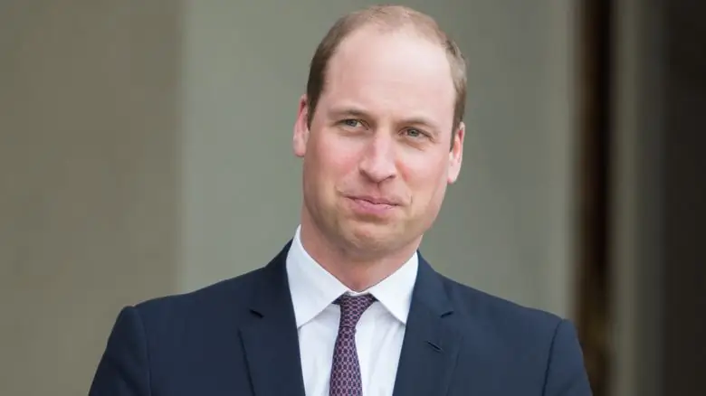 Принц Уильям улыбается