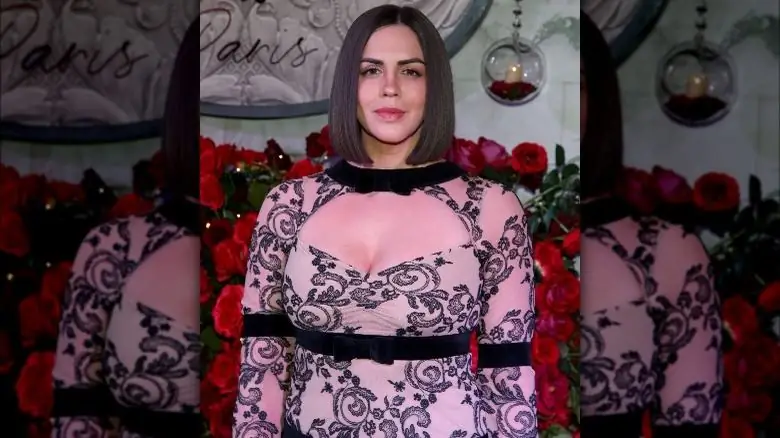 Кэти Мэлони улыбается Кэти Мэлони улыбается
