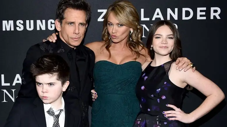 Бен Стиллер и Кристин Тейлор вместе со своими детьми занимаются синей сталью