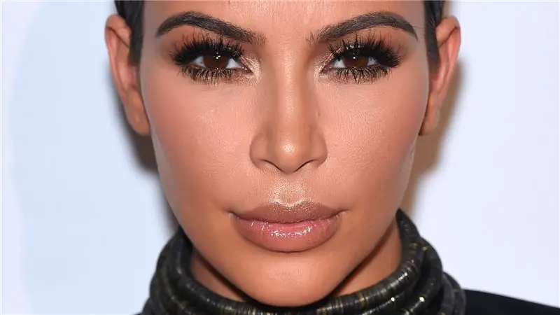 Почему вы никогда не увидите, как Ким Кардашьян делает татуировку