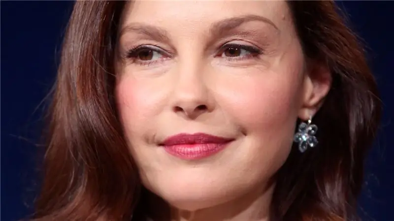 Эшли Джадд делится некоторыми травмирующими фотографиями своего спасения в Африке