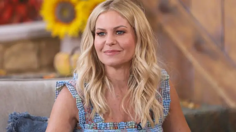 Актриса Кэндис Кэмерон Буре посетила Hallmark Channel Актриса Кэндис Кэмерон Буре посетила Hallmark Channel