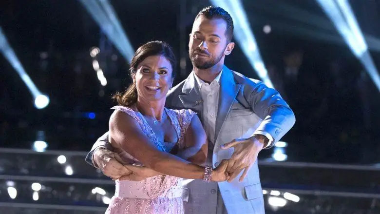 Danelle Umstead Артем Чигвинцев