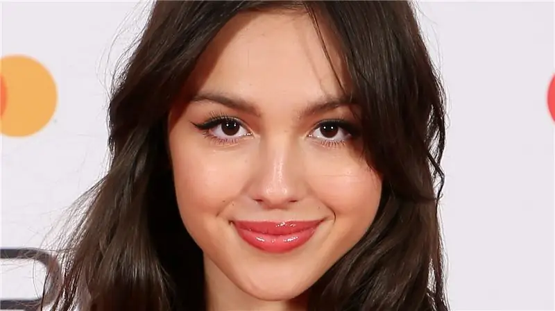 Истинный смысл песни Оливии Родриго «1 шаг вперед, 3 шага назад»