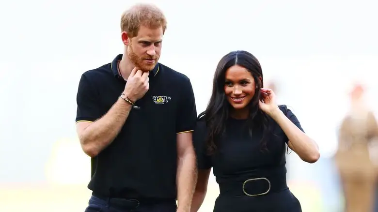Принц Гарри и Меган Маркл держатся за руки