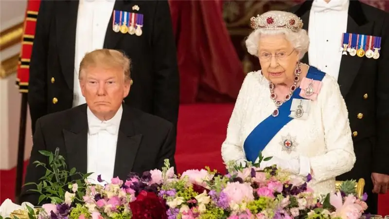 Дональд Трамп и королева на государственном банкете Дональд Трамп и королева на государственном банкете