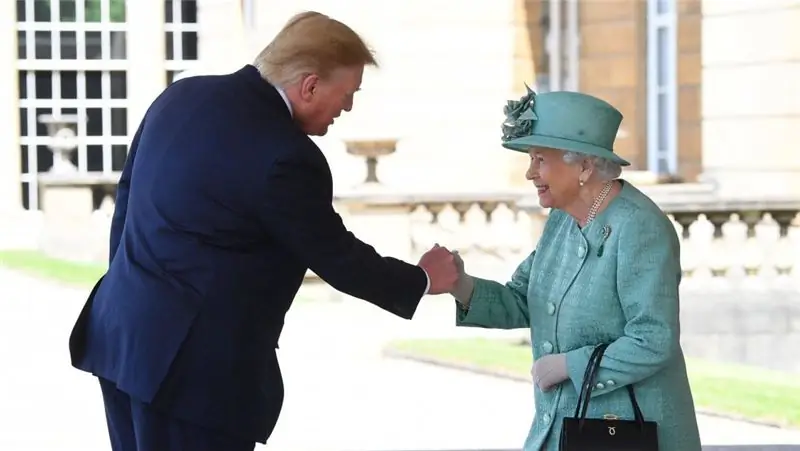 Трамп и «удар кулаком» королевы Трамп и «удар кулаком» королевы