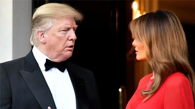 Дональд и Мелания Трамп смотрят друг на друга Дональд и Мелания Трамп смотрят друг на друга