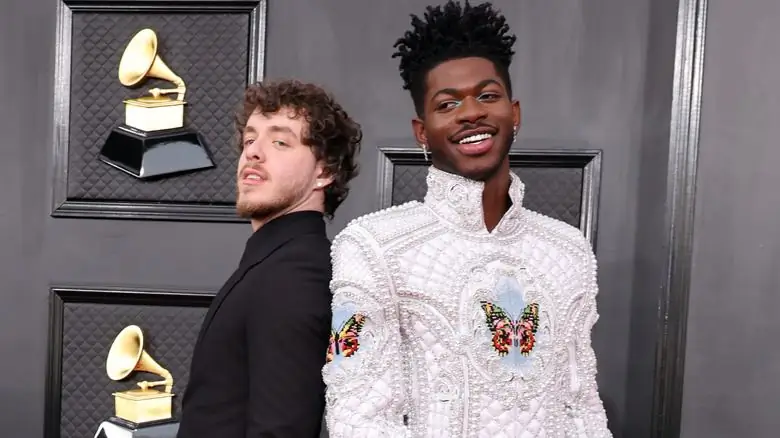 Джек Харлоу и Lil Nas X на «Грэмми» позируют Джек Харлоу и Lil Nas X на «Грэмми» позируют