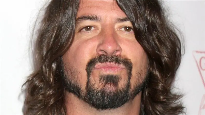 Как Дэйв Грол получил травму во время концерта Foo Fighters