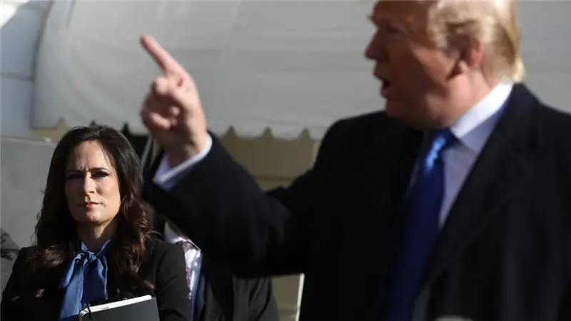 Стефани Гришэм наблюдает за точкой Дональда Трампа