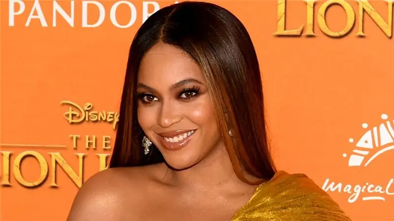 Знаменитости, которые ненавидят собственные ноги