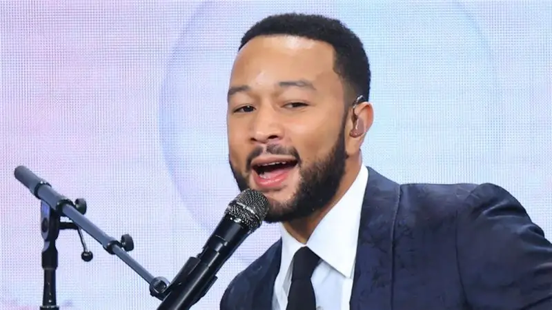 Джон Ледженд и Крис Мартин среди знаменитостей, которые фактически отдают дань в борьбе с COVID-19