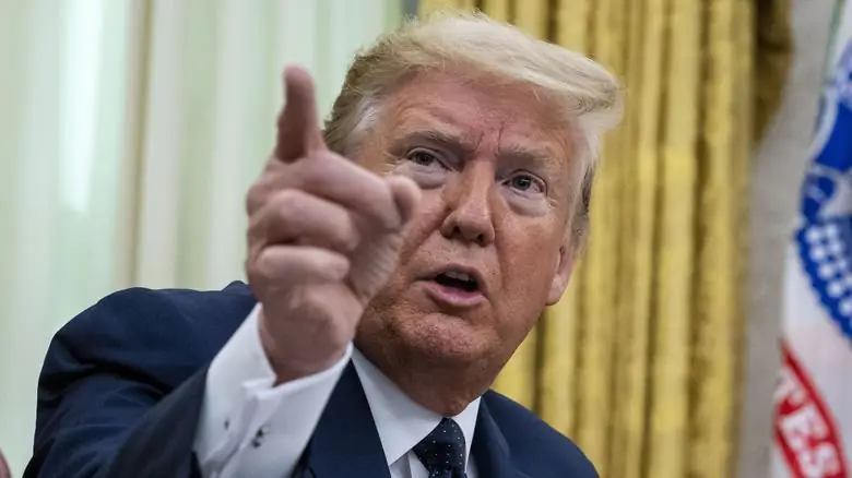 Президент США Дональд Трамп выступает в Овальном кабинете перед подписанием указа о регулировании социальных сетей 28 мая 2020 г