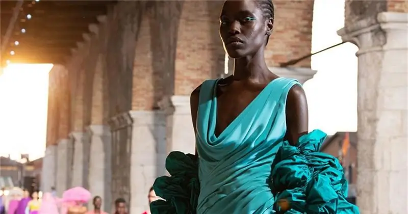 Из диалога между модой и искусством рождается самая яркая коллекция Valentino Haute Couture