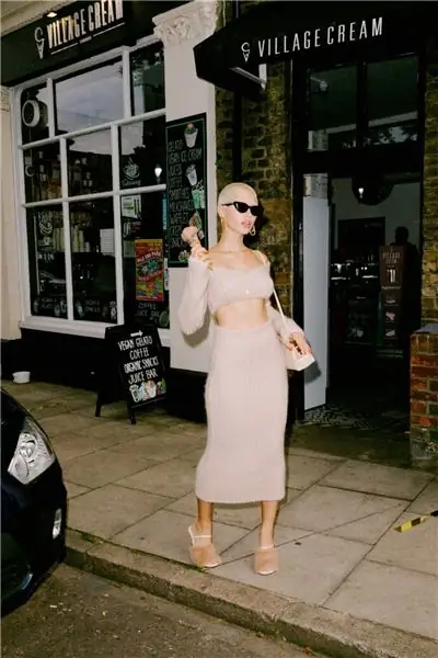 Айрис Лоу с сумкой Fendi First Айрис Лоу с сумкой Fendi First