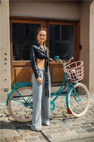 Copenhagen str S21 014. Укороченный топ с широкими джинсами Copenhagen str S21 014. Укороченный топ с широкими джинсами