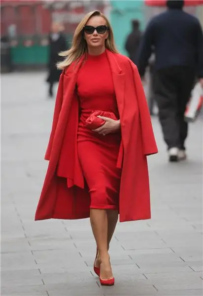 Красное платье в стиле total look Красное платье в стиле total look
