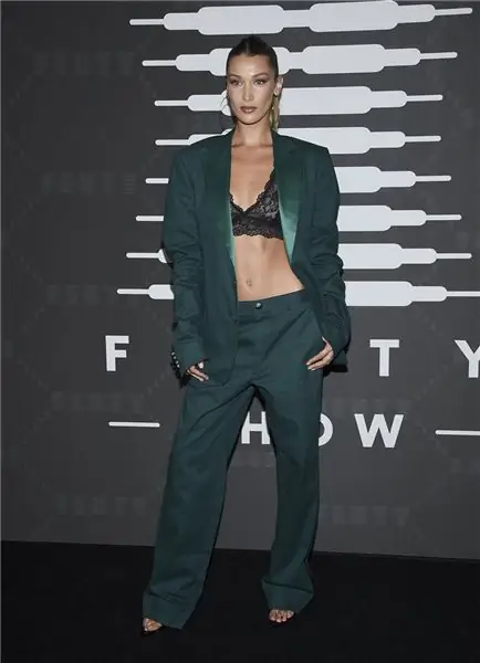 Белла Хадид на показе мод SavagexFenty