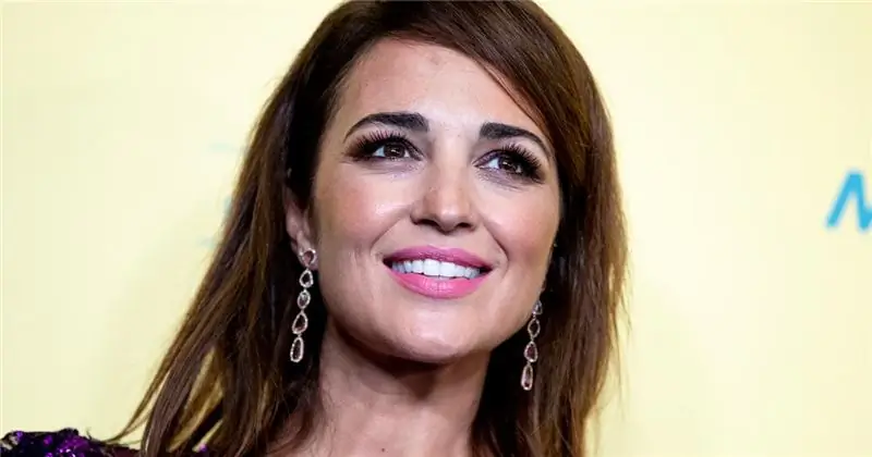 Паула Эчеваррия и идеальное платье: корсет на бретелях и этнический принт