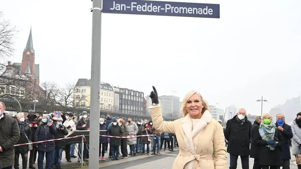 Jan-Fedder-Promenade в порту Гамбурга официально открыт