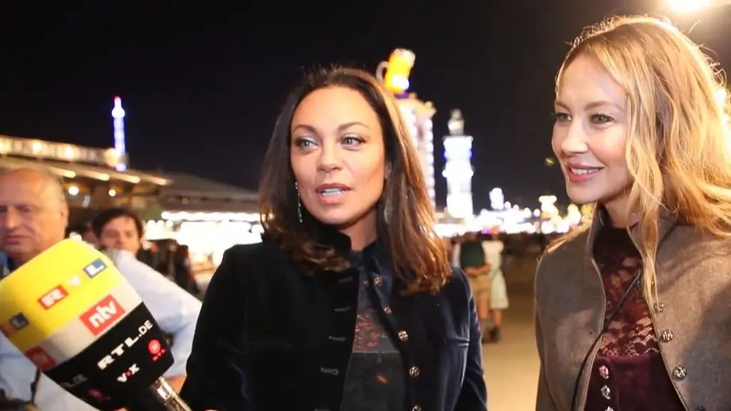 Lilly Becker: После вопроса Бориса Беккера она прерывает интервью