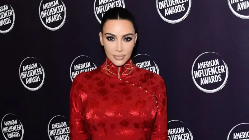 Ким Кардашьян Уэст: Она не хочет притворяться