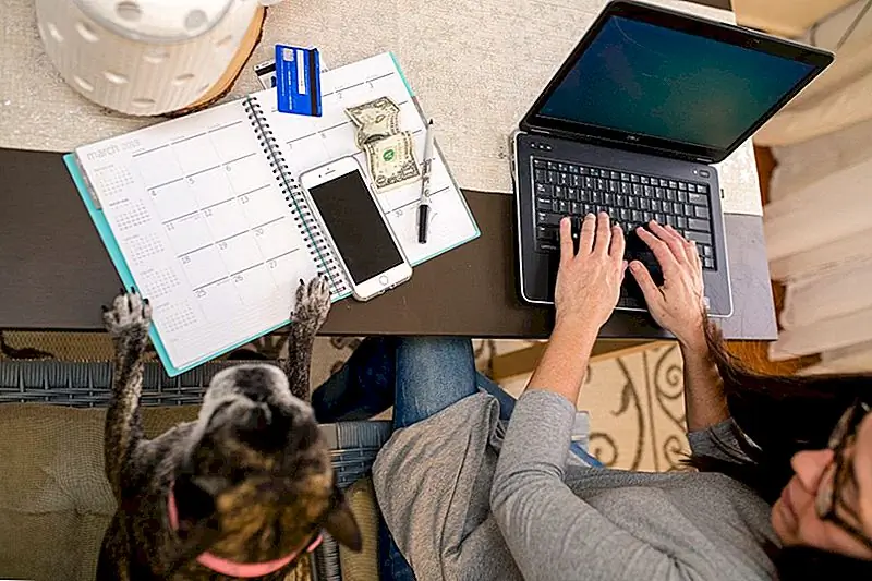 Watch Out: Movado имеет неполную электронную почту.