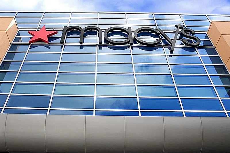 Macy's говорит, что он нанимает еще 7000 сезонных рабочих. Вот как подать заявку
