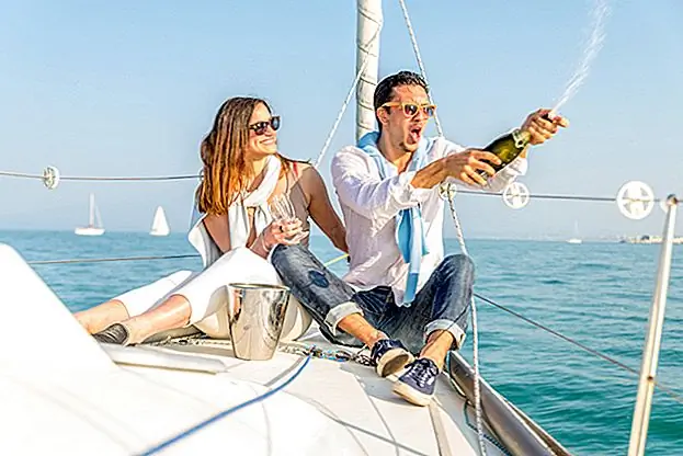 6 Неожиданно скромные способы миллионеров сэкономить деньги